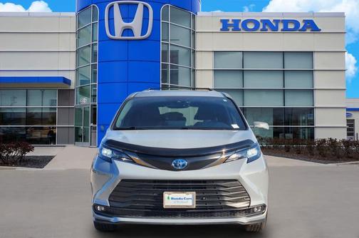 2023 Toyota Sienna Woodland Edition