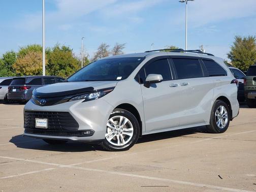 2023 Toyota Sienna Woodland Edition