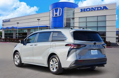 2023 Toyota Sienna Woodland Edition