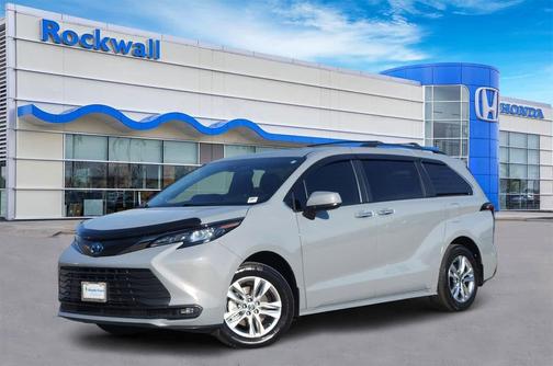 2023 Toyota Sienna Woodland Edition
