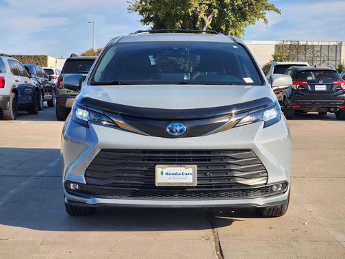 2023 Toyota Sienna Woodland Edition