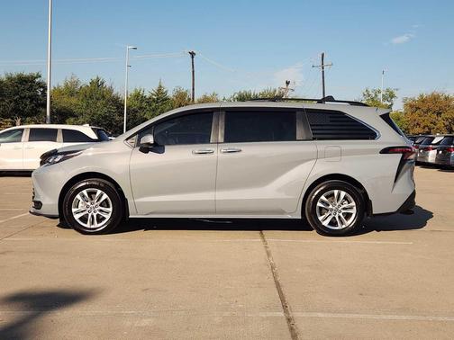 2023 Toyota Sienna Woodland Edition