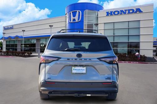 2023 Toyota Sienna Woodland Edition