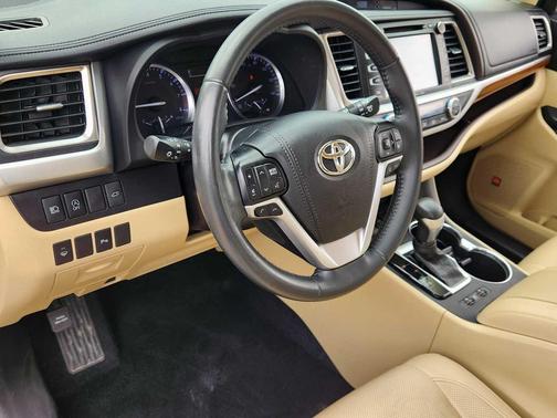Blizzard Pearl 2019 Toyota Highlander Limited