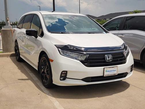 Platinum White Pearl 2024 Honda Odyssey Sport