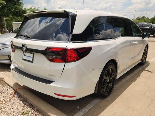 Platinum White Pearl 2024 Honda Odyssey Sport