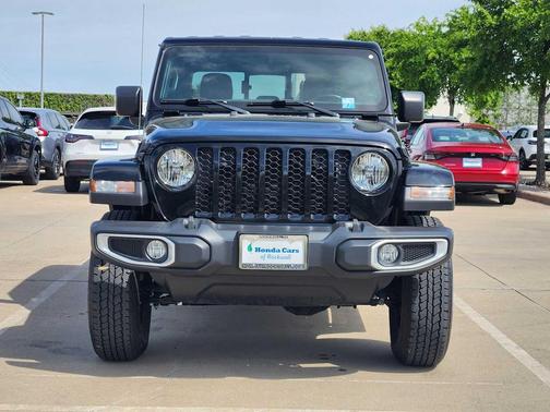 Black Clearcoat 2022 Jeep Gladiator Texas Trail 4x4