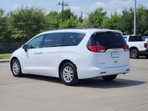 2021 Chrysler Voyager LXI