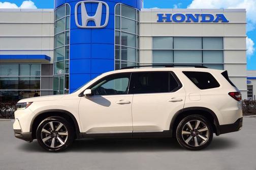 Platinum White Pearl 2024 Honda Pilot Touring 8-Passenger