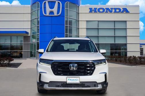 Platinum White Pearl 2024 Honda Pilot Touring 8-Passenger