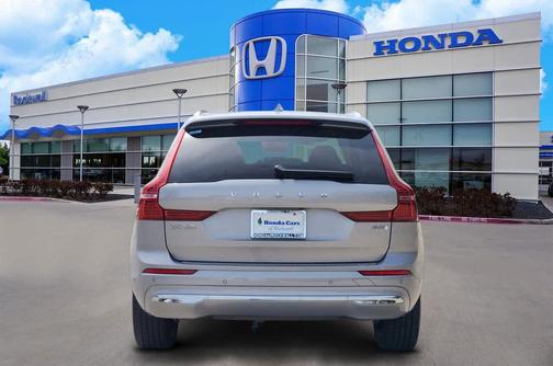 2023 Volvo XC60 B5 Plus Bright Theme