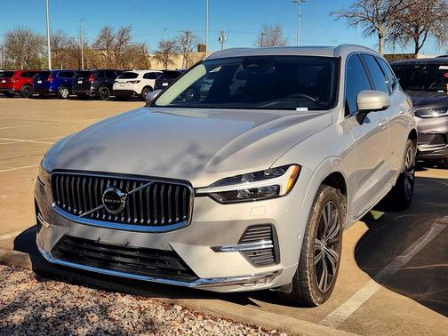 2023 Volvo XC60 B5 Plus Bright Theme
