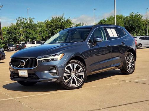 Denim Blue Metallic 2022 Volvo XC60 B5 Momentum