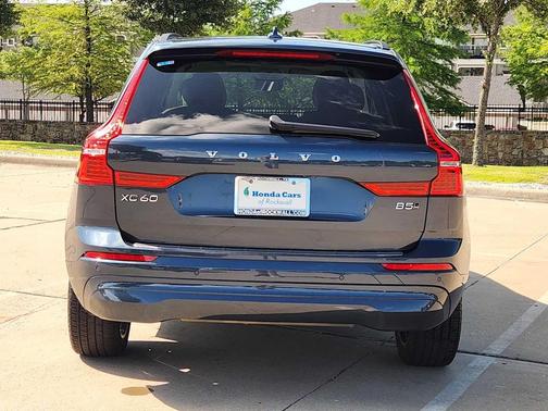 Denim Blue Metallic 2022 Volvo XC60 B5 Momentum