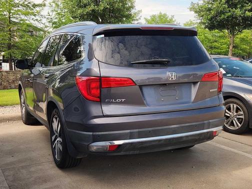 Modern Steel Metallic 2018 Honda Pilot Touring