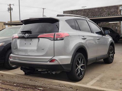 2018 Toyota RAV4 SE