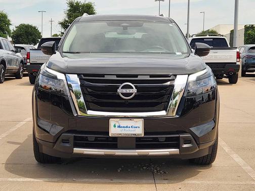 Super Black 2025 Nissan Pathfinder Platinum 4WD