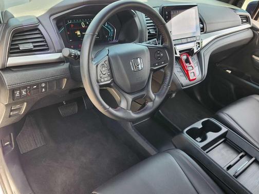 Platinum White Pearl 2024 Honda Odyssey Sport