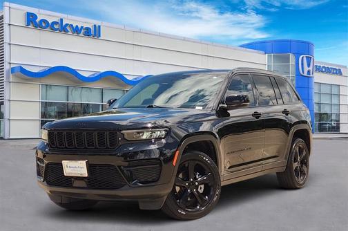 Diamond Black Crystal Pearlcoat 2024 Jeep Grand Cherokee Altitude