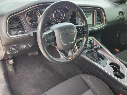 White Knuckle Clearcoat 2022 Dodge Challenger SXT