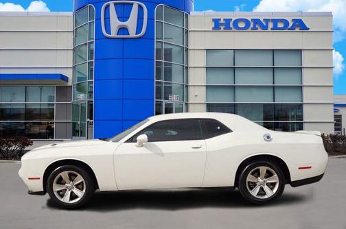 White Knuckle Clearcoat 2022 Dodge Challenger SXT
