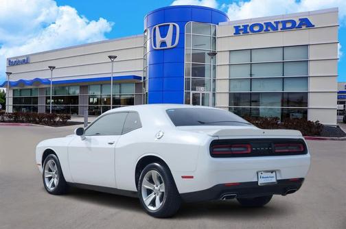White Knuckle Clearcoat 2022 Dodge Challenger SXT