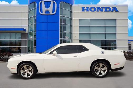 White Knuckle Clearcoat 2022 Dodge Challenger SXT
