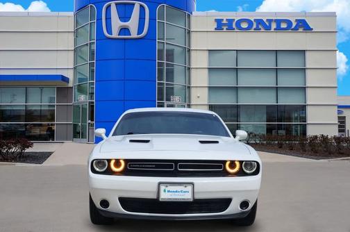 White Knuckle Clearcoat 2022 Dodge Challenger SXT