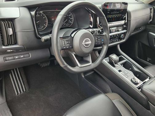 Scarlet Ember Tintcoat/Super Black 2023 Nissan Pathfinder SL 4WD