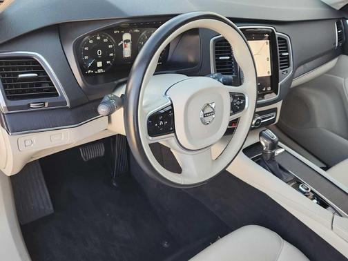 2020 Volvo XC90 T5 Momentum
