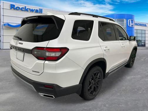 2025 Honda Pilot Touring 8-Passenger
