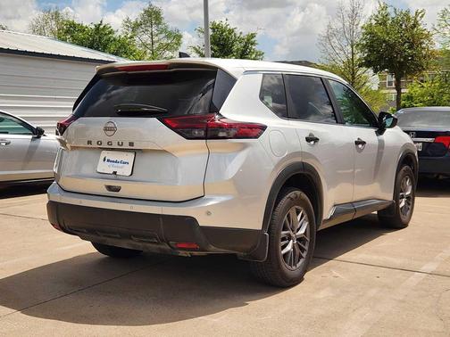 Brilliant Silver Metallic 2025 Nissan Rogue S