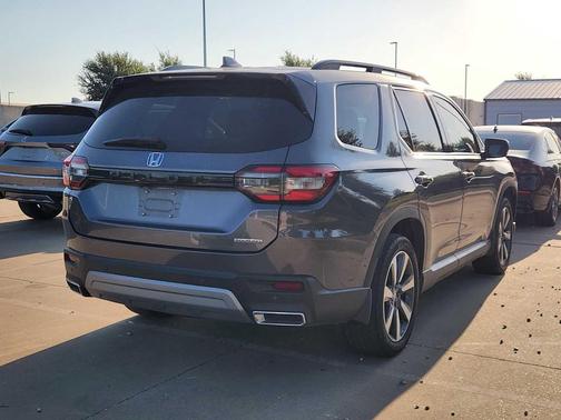 2023 Honda Pilot Touring 8-Passenger