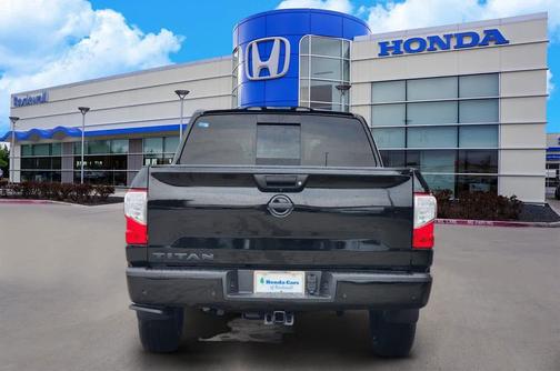 2022 Nissan Titan SV