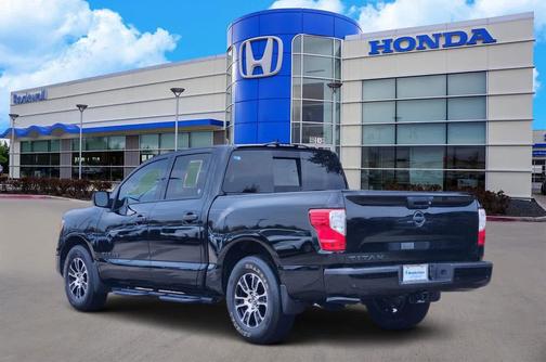 2022 Nissan Titan SV