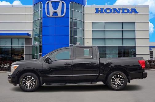 2022 Nissan Titan SV