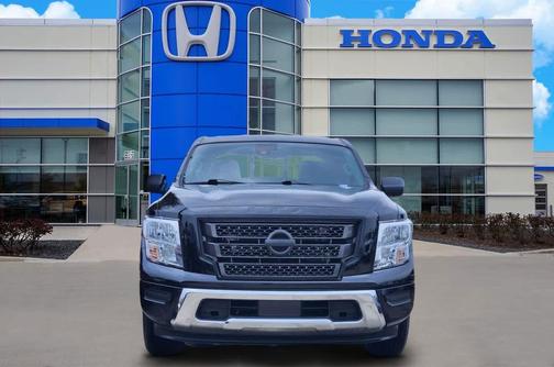 2022 Nissan Titan SV