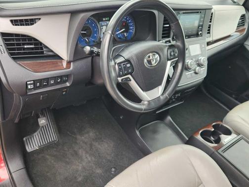 2019 Toyota Sienna Limited Premium
