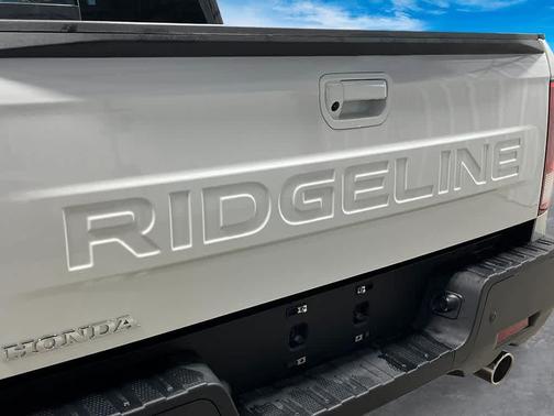 Platinum White Pearl 2026 Honda Ridgeline Black