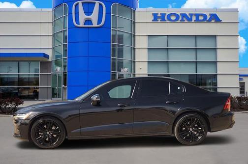 2024 Volvo S60 B5 Plus Black Edition