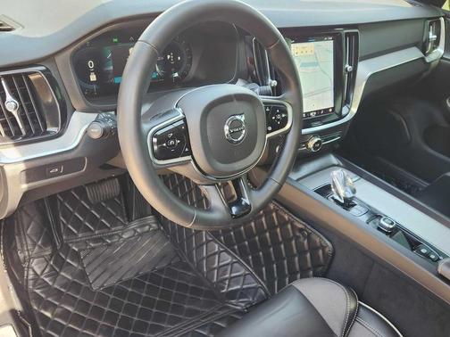 2024 Volvo S60 B5 Plus Black Edition