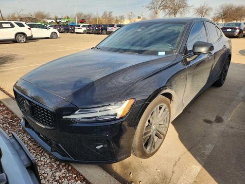2024 Volvo S60 B5 Plus Black Edition