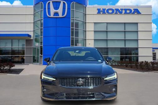 2024 Volvo S60 B5 Plus Black Edition