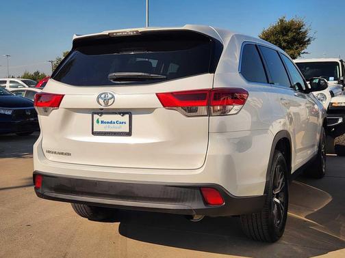 2019 Toyota Highlander LE