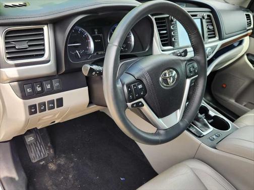 2016 Toyota Highlander Limited Platinum