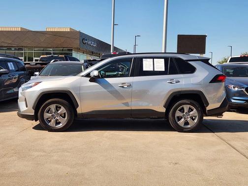 2024 Toyota RAV4 Hybrid SE