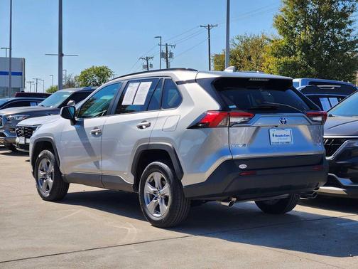 2024 Toyota RAV4 Hybrid SE