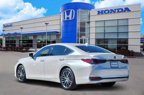 2022 Lexus ES 300h Base