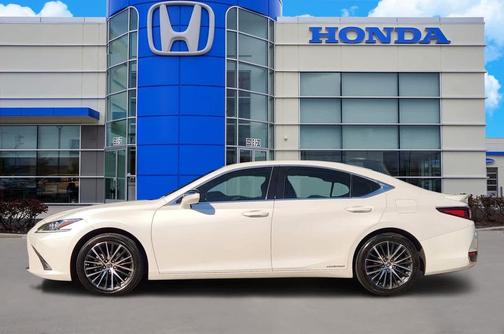 2022 Lexus ES 300h Base