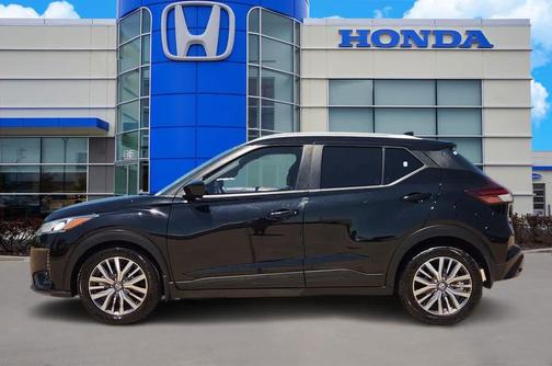Super Black 2021 Nissan Kicks SV